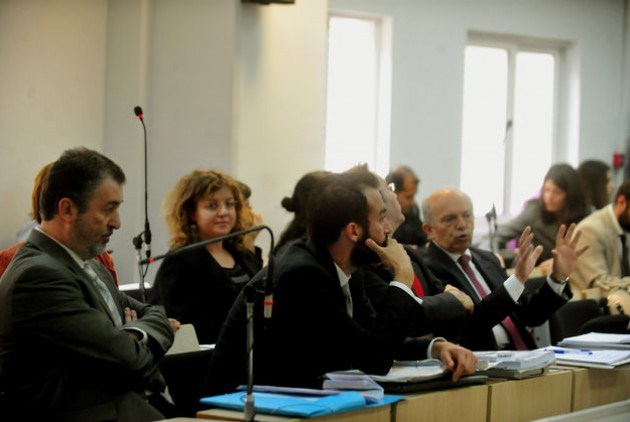 politikh agvgh dikasthrio